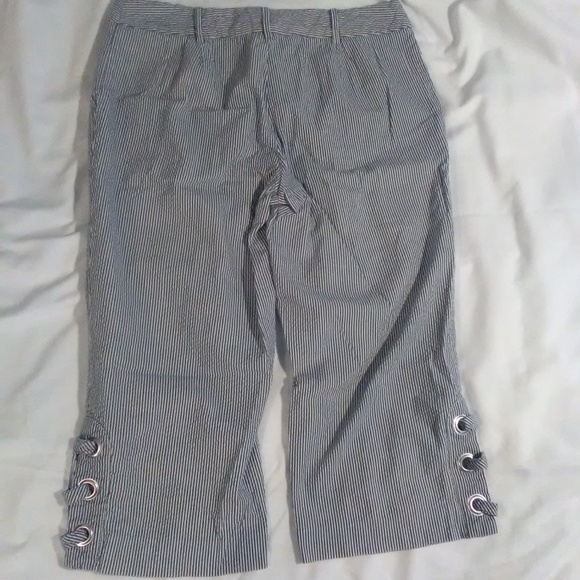 Willi Smith women's size 8  stripped capri pants - Picture 2 of 4